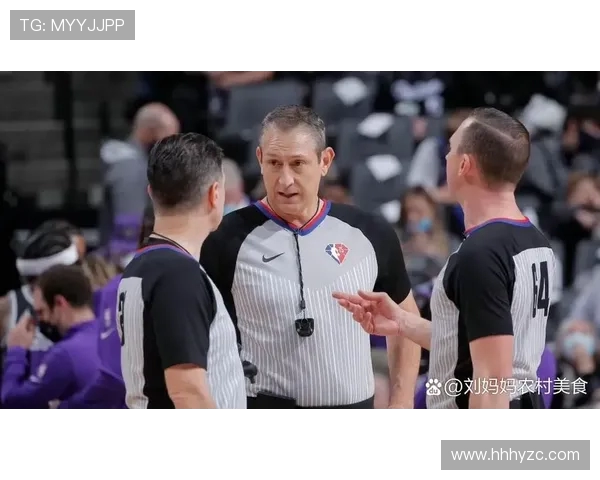 广东宏远迎战劲敌,关键比赛激烈对决引发球迷热议 广东宏远迎战劲敌,关键比赛激烈对决引发球迷热议